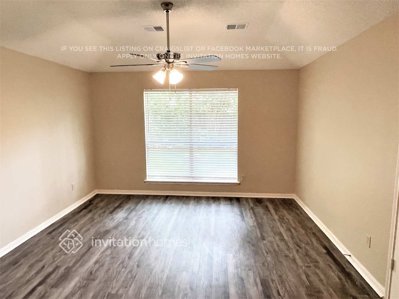 Building Photo - 8919 Village Hills Dr