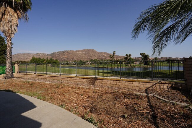 Building Photo - Beautiful 3 Bed / 2 Bath Moreno Valley Home with Garage