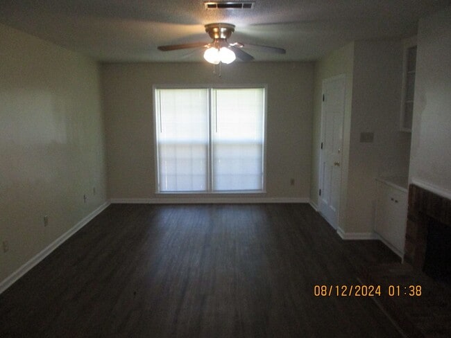 Building Photo - 2808 Falcon Ln