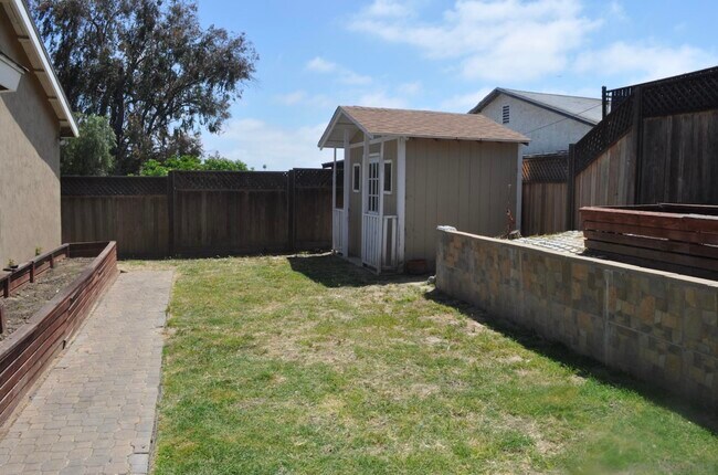 Building Photo - 1852 Sonoma Ln