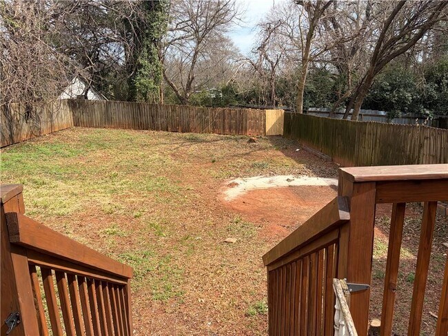 Building Photo - 2088 Cavanaugh Ave SE