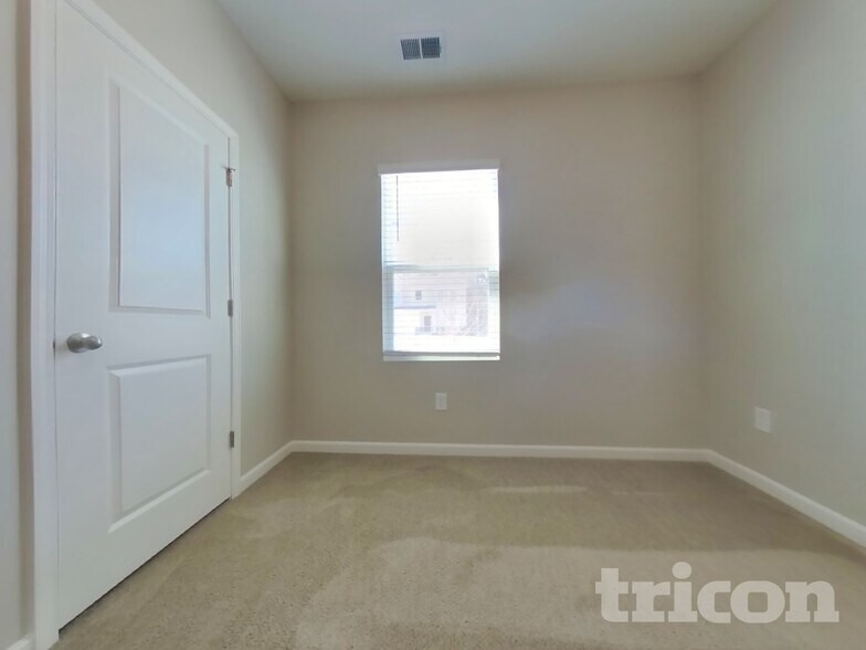 Building Photo - 115 Sorrento Dr