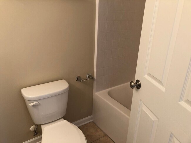 Building Photo - MOVE-IN READY!