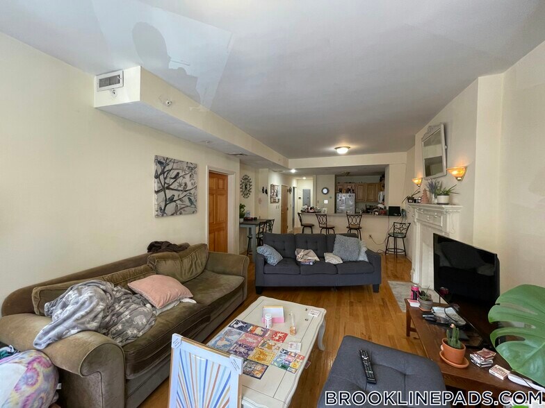 Building Photo - 1406 Beacon St