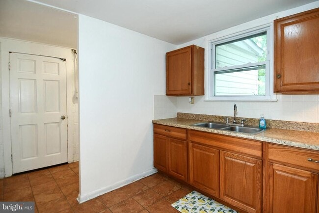 Building Photo - 14105 Robinson Ct