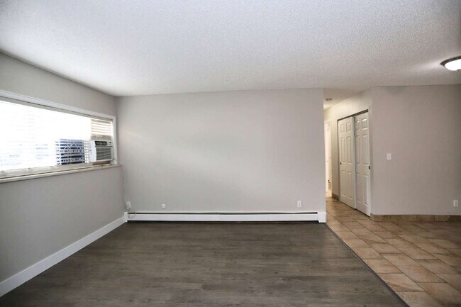 Building Photo - Updated & Clean 2BR Condo - Utilities Included - Laundry, Parking & Pool
