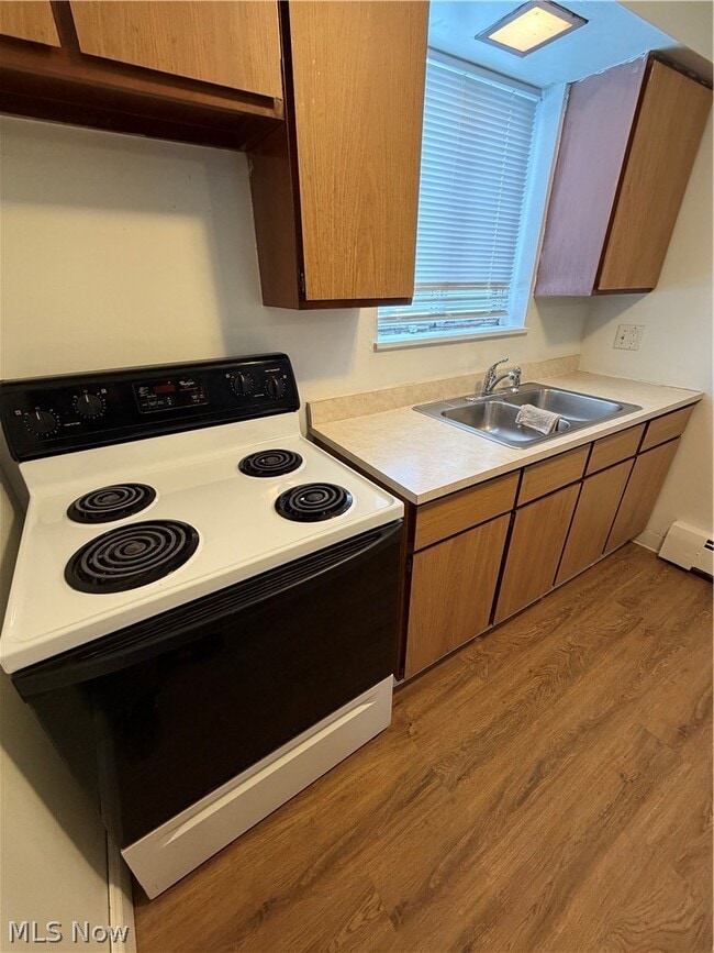 Building Photo - 27 Wayne St SE