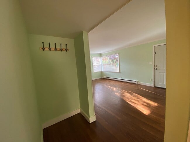 Building Photo - Cute 3 Bedroom Home in the Heart of West S...