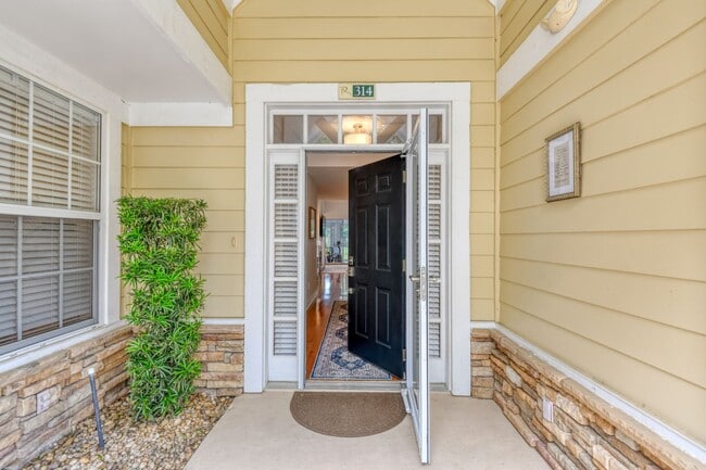 Building Photo - Luxury 3-bedroom - 4 bath with garage