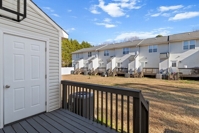 Building Photo - 365 E Williams St