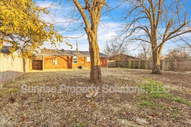 Building Photo - 1201 Mcdonald Dr