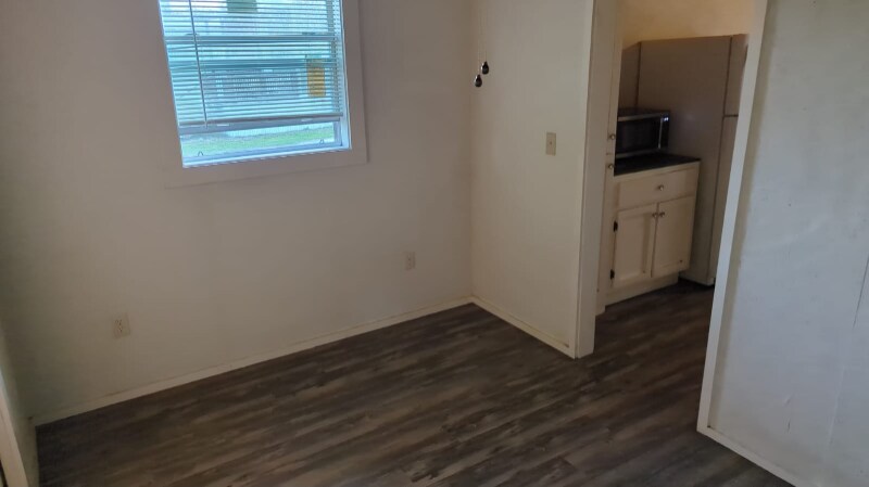 Building Photo - 405 N Clegg St