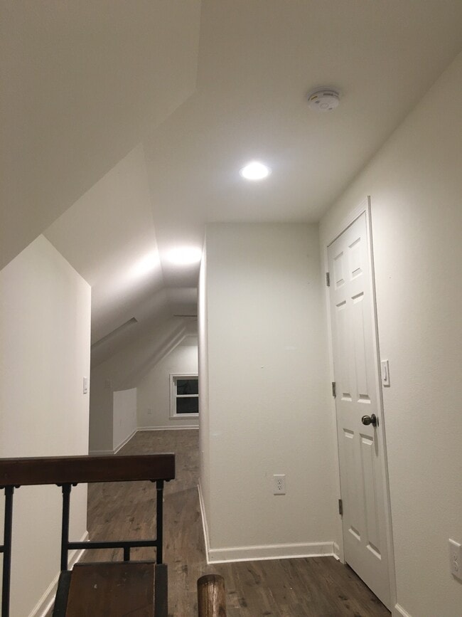 Building Photo - 4538 N Newhall St