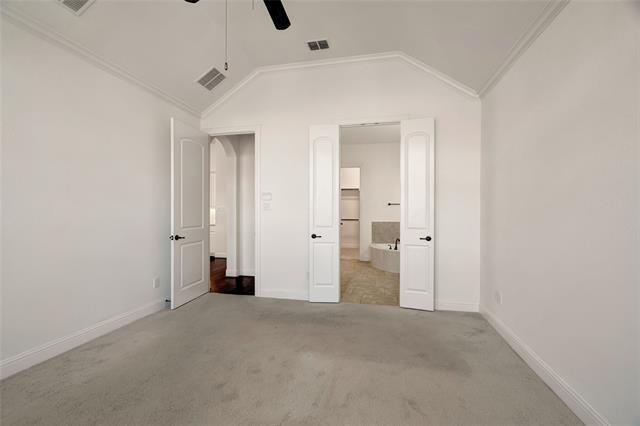 Building Photo - 2850 Sherwood Dr