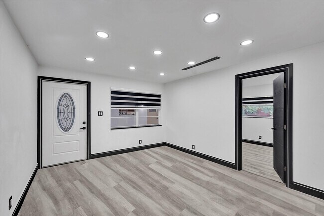 Building Photo - 5310 NW 16th St