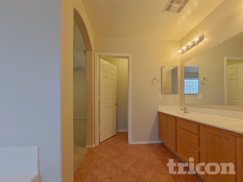 Building Photo - 24172 W Desert Bloom St