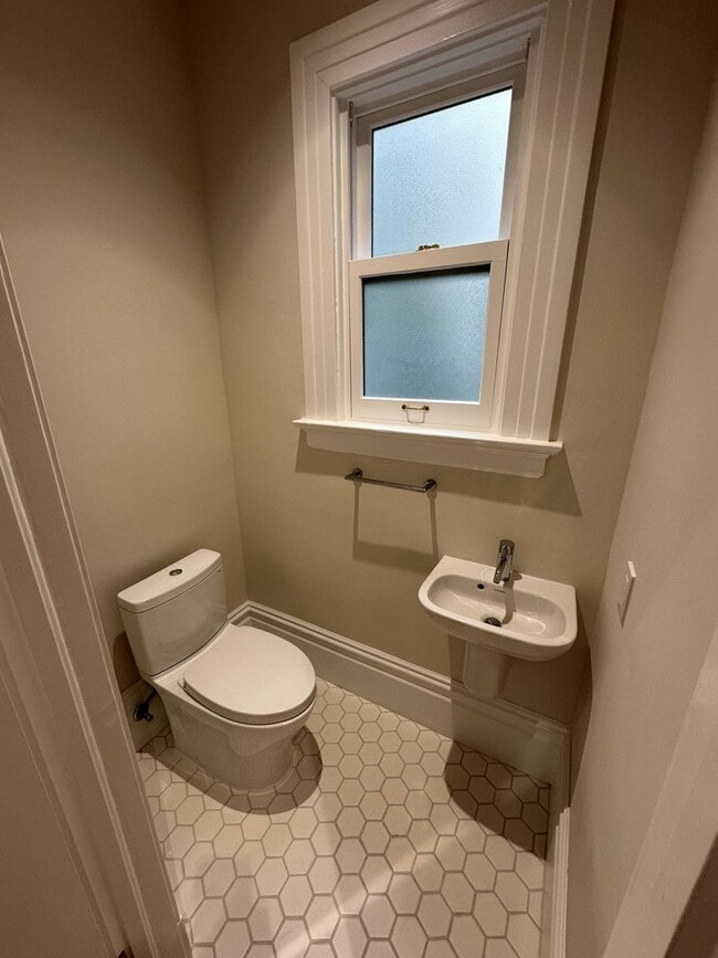 Building Photo - 219 Lake St