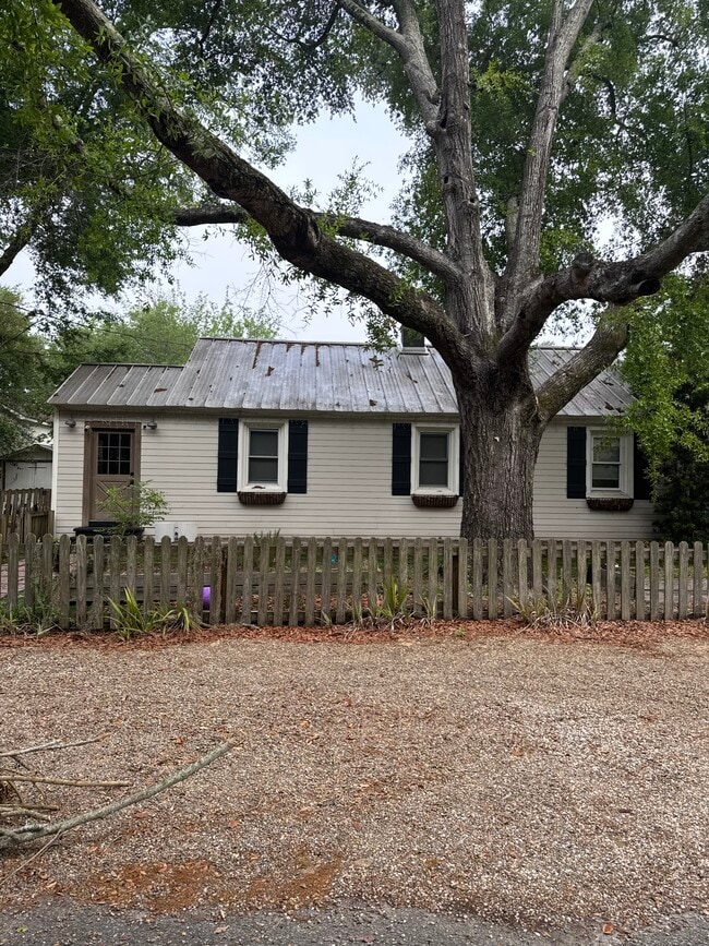 Primary Photo - 612 Adluh St