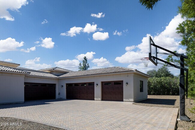 Building Photo - 7730 N Mockingbird Ln