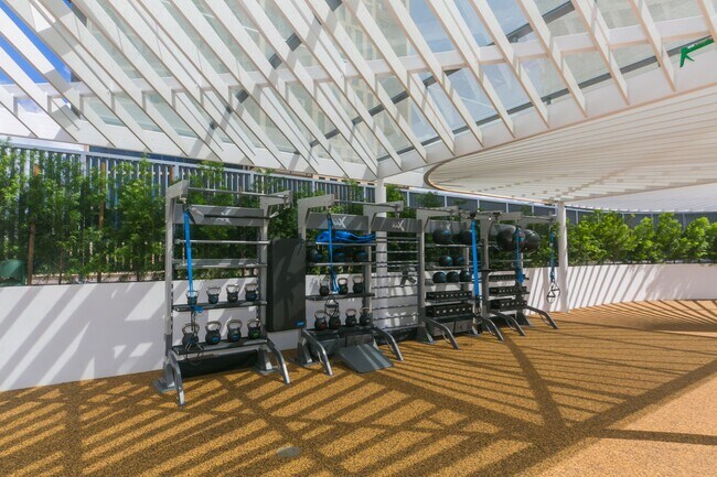 Building Photo - KOULA 2b2b1pkg Ready to Move In!