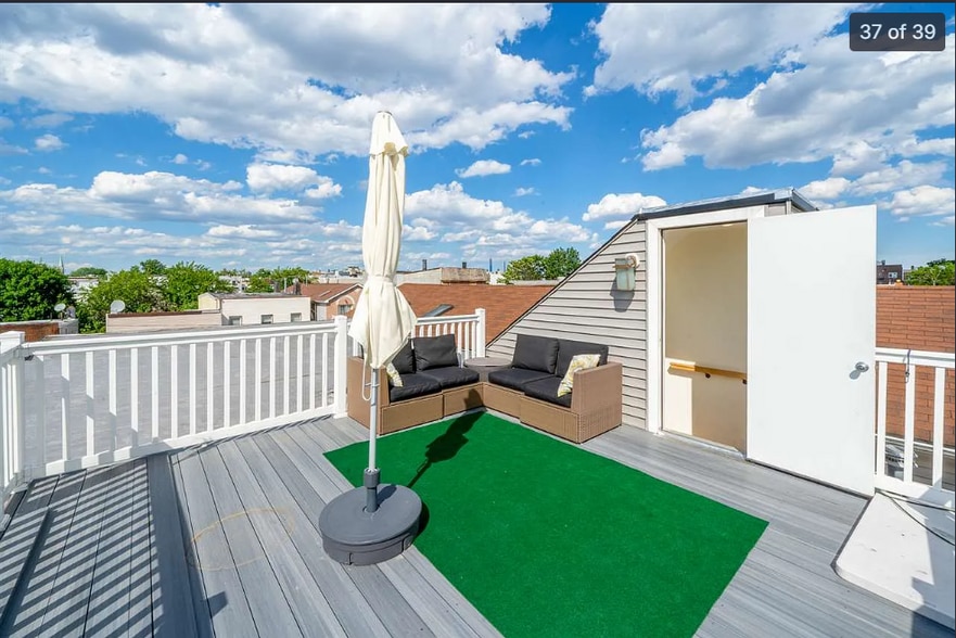 Building Photo - 209 Hutton St