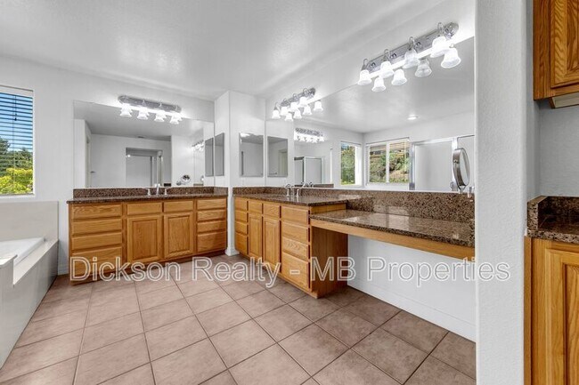 Building Photo - 7117 Heatherwood Dr