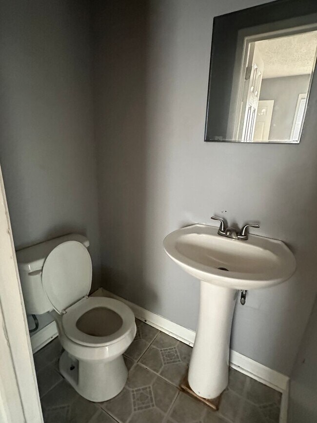 Building Photo - 1710 Arlington Park