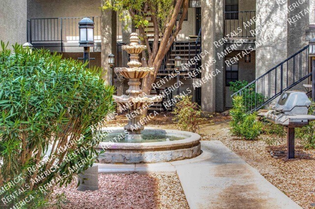 Building Photo - 8020 E Thomas Rd