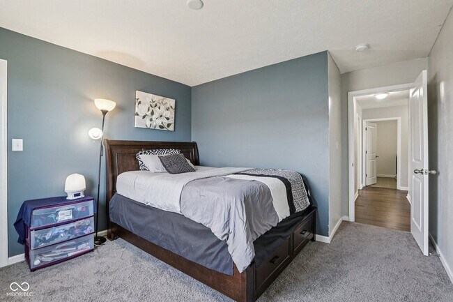 Building Photo - 6673 Laurelwood Dr