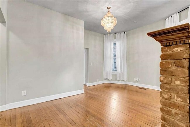 Building Photo - 952 Myrtle St NE