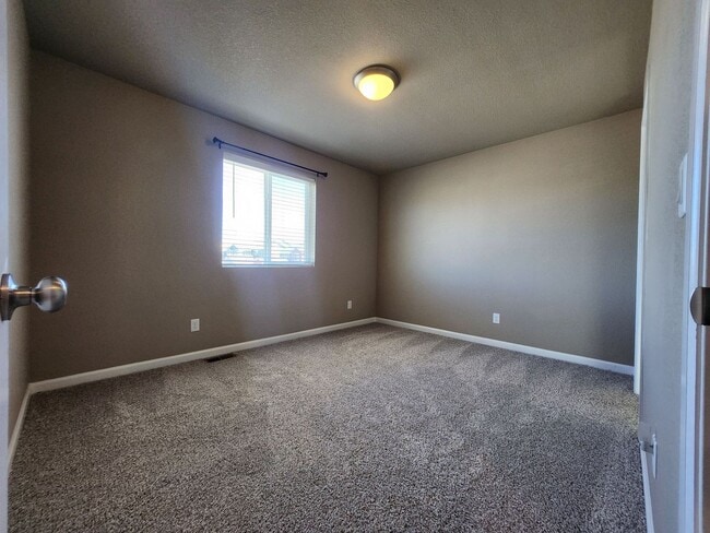 Building Photo - Modern Luxury Home for Rent in Desirable W...