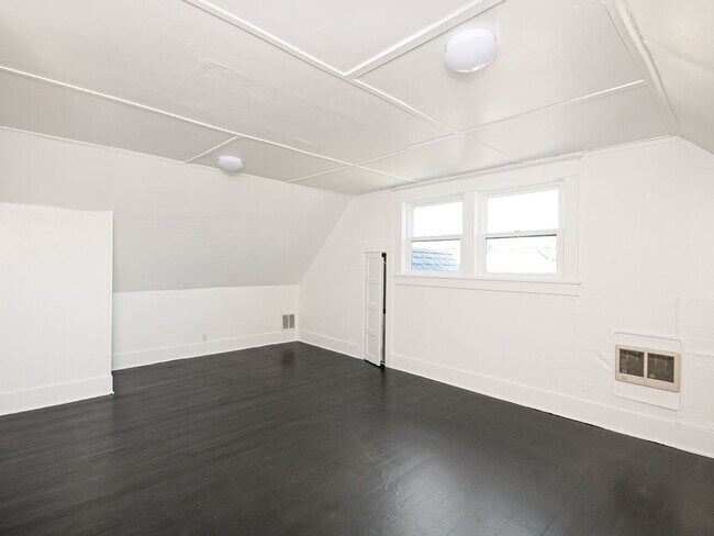 Building Photo - 5265 NE 14th Pl