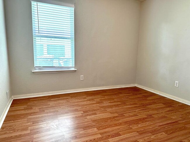 Building Photo - 13231 Ridgewood Knoll Ln