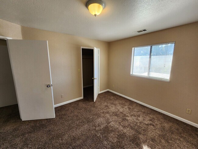 Building Photo - 1425 Eucalyptus Ave