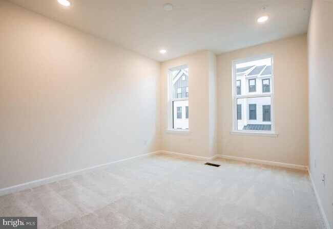 Building Photo - 1208 Parker Blvd