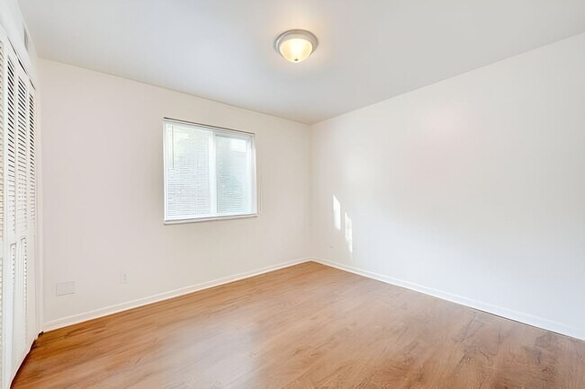 Building Photo - Avail July 1: 2BR Apt in Crafton, 1 Off Street Parking, AC, W/D included, Quartz Countertops, DW,...