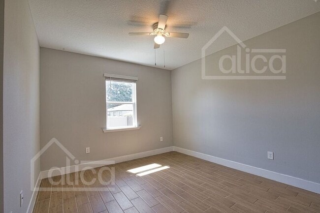 Building Photo - 1610 Rada Ln