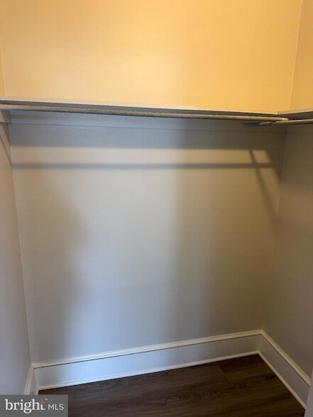 Building Photo - 100 S Park St