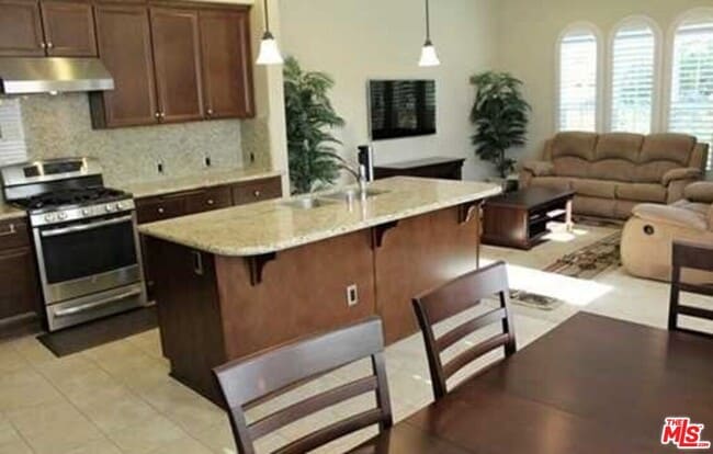 Building Photo - 20329 Paseo Los Arcos