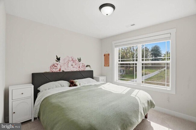 Building Photo - 722 Whitneys Landing Dr