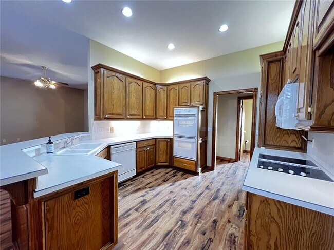 Building Photo - 113 S Mustang Rd