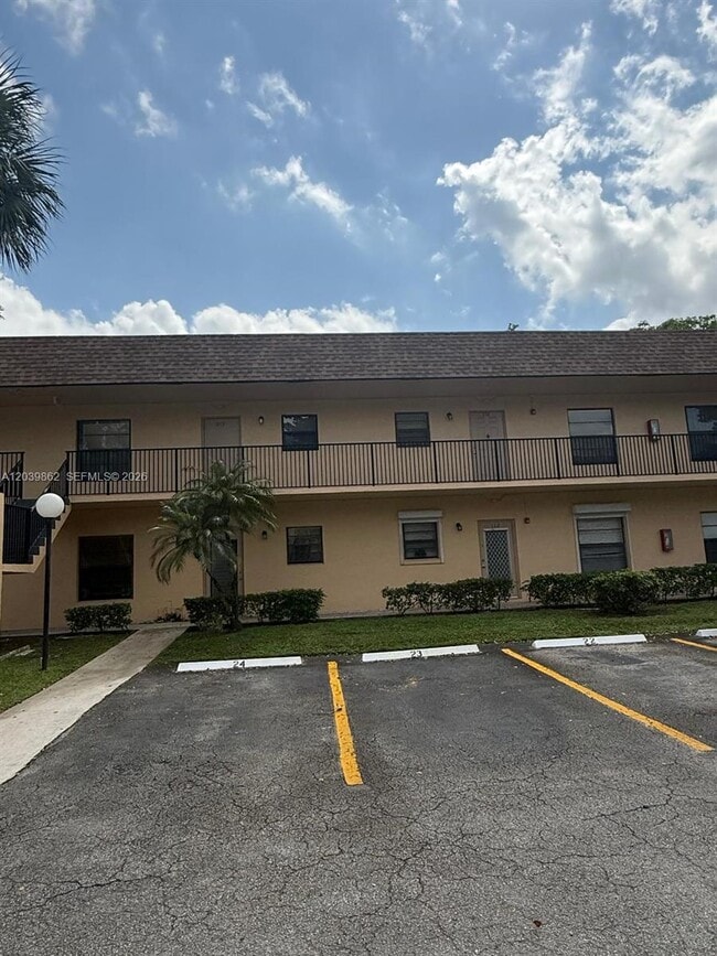 Building Photo - 2 Briarwood Cir