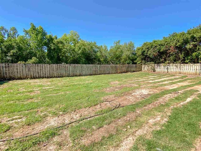 Building Photo - 1301 Sumerlin Dr