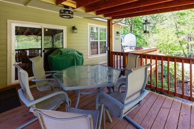 Building Photo - 9228 Big Laurel Rd