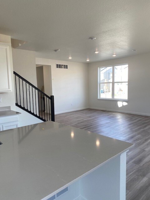 dining - 11000 Uvalda St