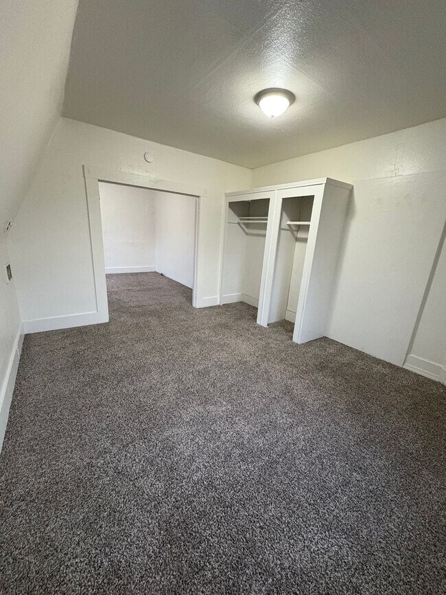 Building Photo - 440 N Grape St