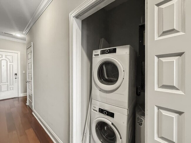 Building Photo - 1421 N 5th St