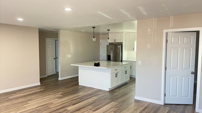 Building Photo - 5BD/2BA, Close to Campus!