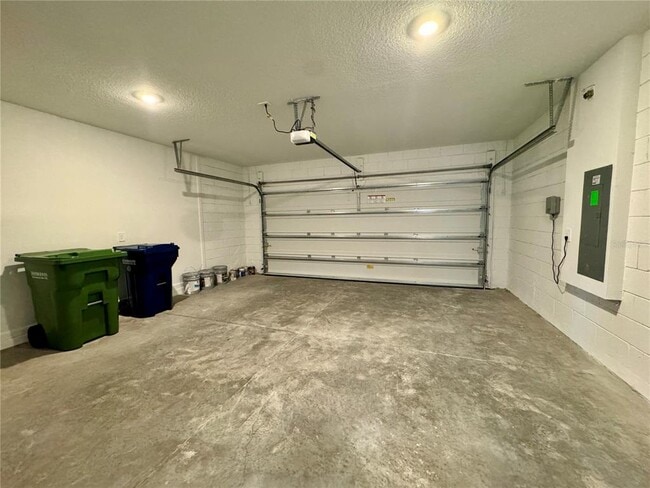 Building Photo - 1946 Sarah St