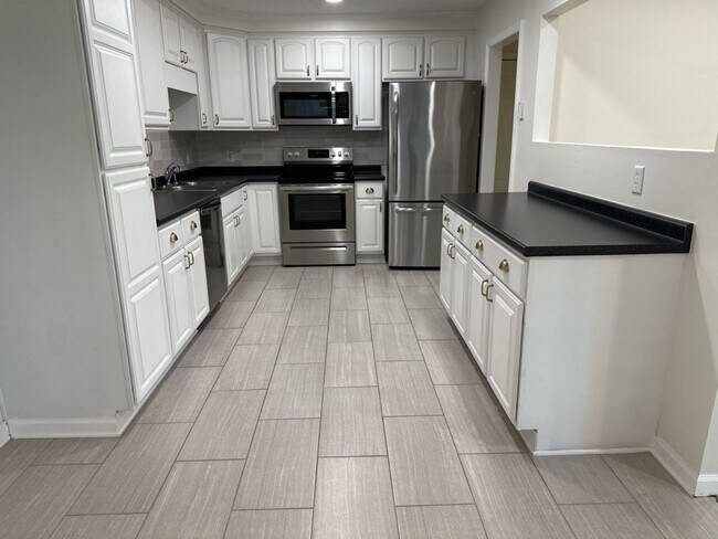 Building Photo - 112 Teal Lake Dr